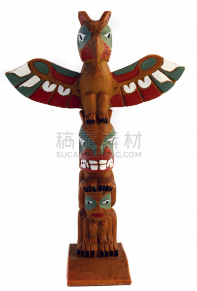 图腾柱,色彩鲜艳,垂直画幅,留白,灵性,褐色,艺术,无人,手艺,白色背景
