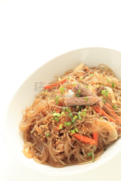 韩国食物,蔬菜,牛肉,粉丝,主食,食品,东方食品,韩式炒粉丝,葱,自制的