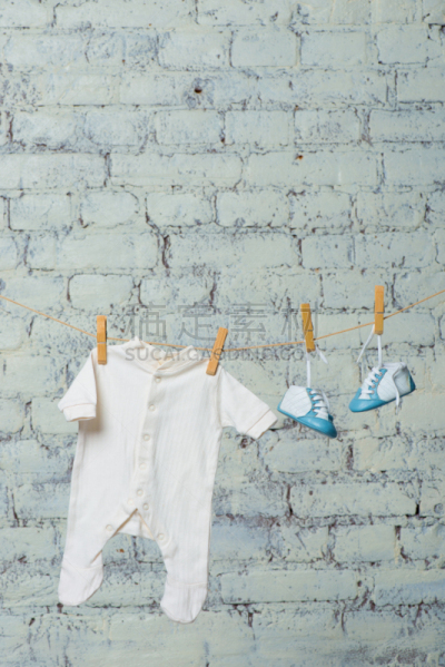 白色,童年,绳子,鞋子,垂直画幅,无人,乌克兰,户外,washer woman arch,衣夹雕塑