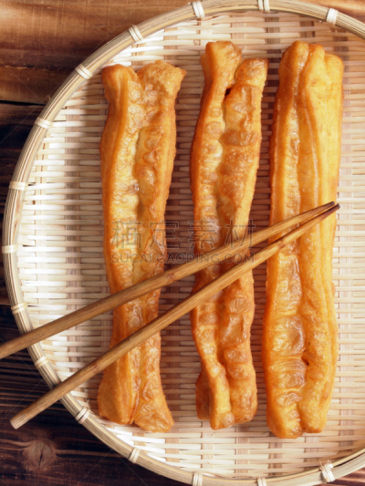 小麦面团,炸果饼,垂直画幅,饮食,早餐,清新,无人,不健康食物,特写,深的