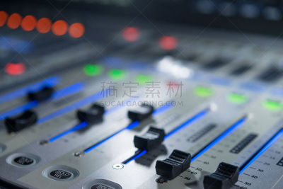 食品加工机,电视机,表意文字,黑影照片,作曲家,原音乐,电动搅拌器,水平画幅,无人,聚会的音乐主持人