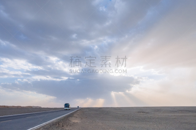 巴士,中国,甘肃省,旅游目的地,路,戈壁滩,超现实主义的,西北,汽车,远距离