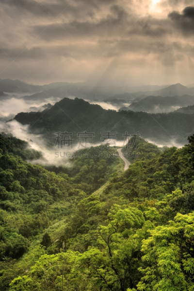 山,绿色,垂直画幅,天空,美,无人,美人,早晨,户外,草
