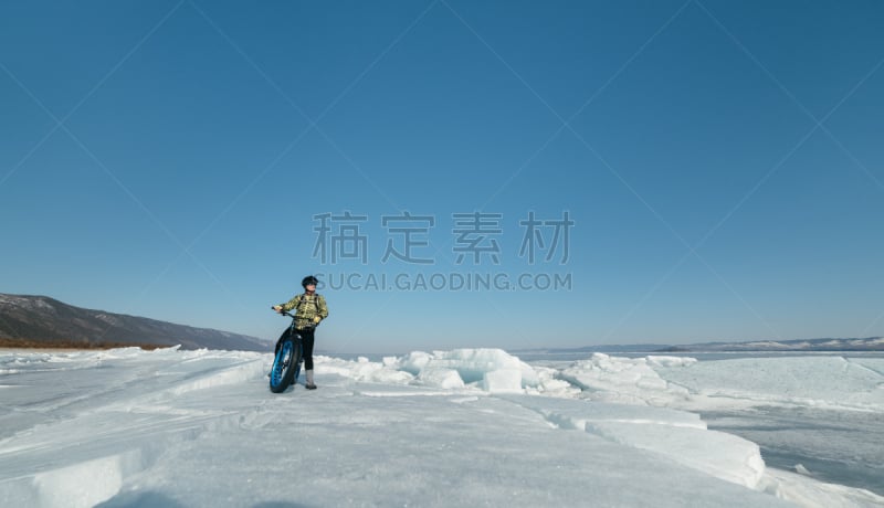 胖胎自行车,大块头,轮胎,越野滑雪靴,巡洋舰纹蝴蝶,公路越野比赛,越野滑雪冲刺,赛车场,单车衫,越野自行车