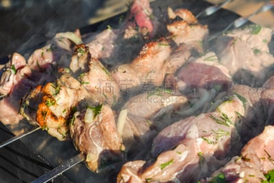 串肉签,烤肉串,炊具,羊肉串,格子烤肉,水平画幅,胡椒,生食,膳食,夏天