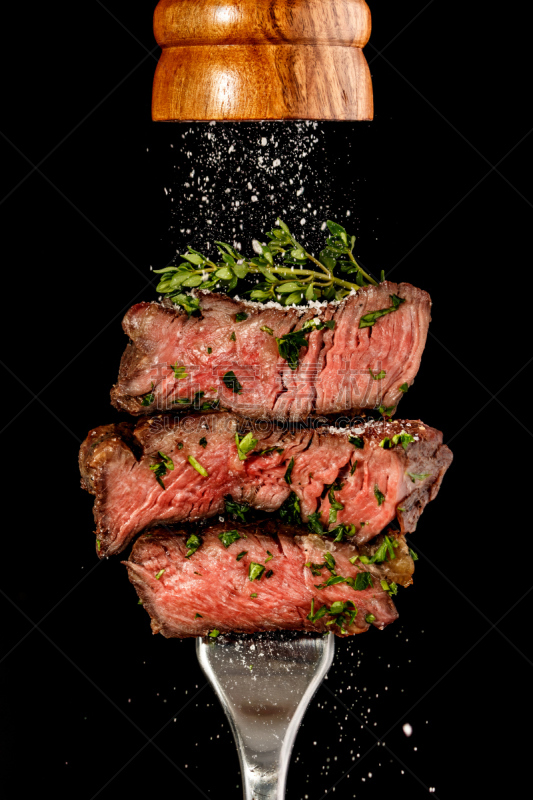 牛排,切片食物,磨坊,食盐,木制,炊具,格子烤肉,肉,晚餐,草本