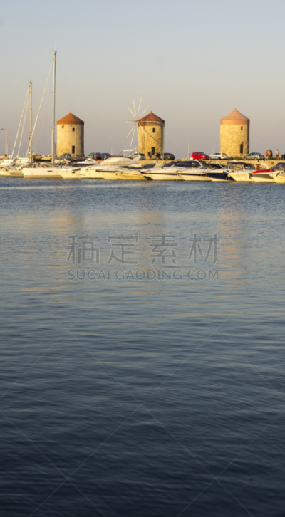 现代风车,垂直画幅,纪念碑,天空,罗德岛,无人,海港,多德卡尼斯群岛,夏天,户外