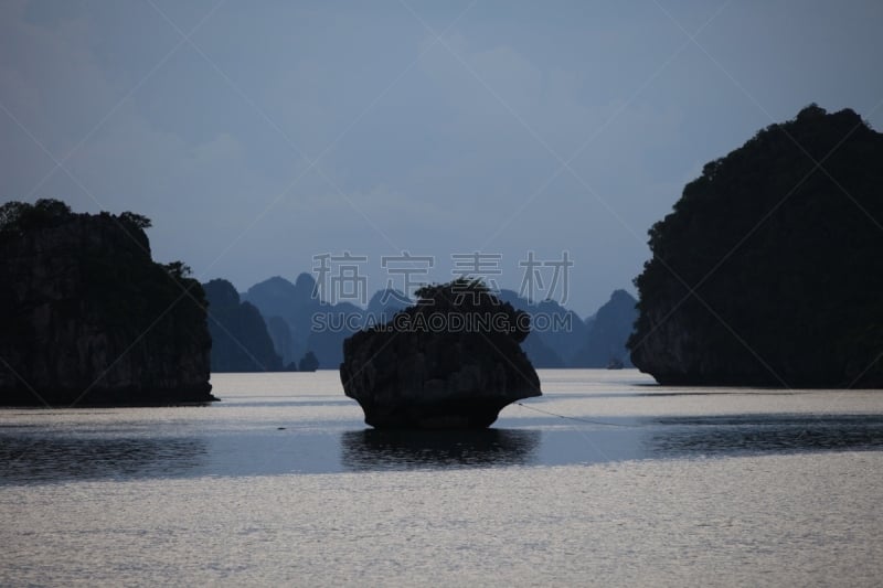 下龙湾,旅游目的地,水平画幅,山,无人,石灰石,户外,岛,海洋,越南