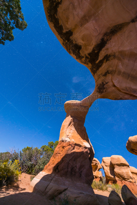 escalante,自然拱,devil's garden,夜晚,垂直画幅,纪念碑,天空,美,艾丝卡兰迪峡谷,无人