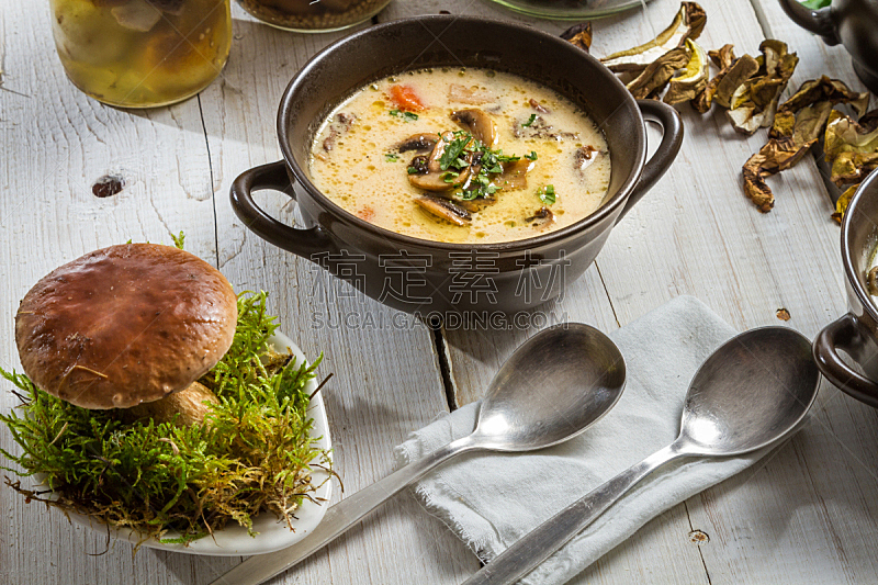 蘑菇汤,清新,蘑菇,特写,酸奶油,餐具,褐色,煮食,水平画幅,无人