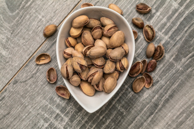 开心果,坚果,泪滴的形状,血压计,叶酸,维生素b,维生素e,膳食纤维,塞尔维亚黑山,腌制食品