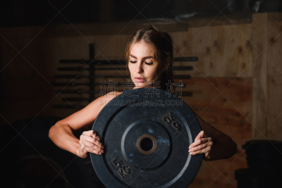 五只动物,健身房,女人,千克,注视镜头,盘子,水,留白,重的,休闲活动