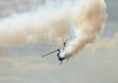 紧迫,天空,直升机,水平画幅,小的,无人,轻的,半空中,烟,螺线
