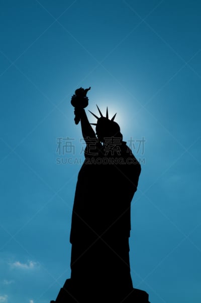 雕像,埃利斯岛,燃烧的火炬,垂直画幅,纪念碑,天空,女人,美国,绿色