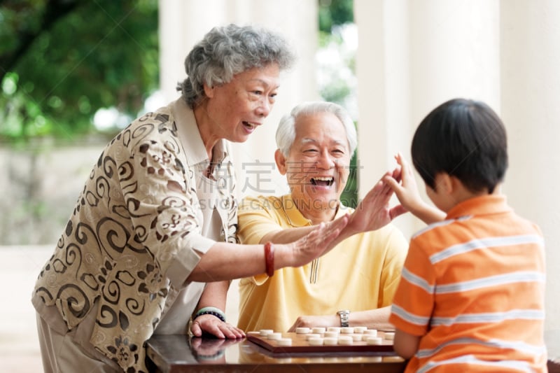 中国象棋,进行中,祖父,祖母,孙子,多代家庭,国际象棋,祖父母,棋盘游戏,亚洲人