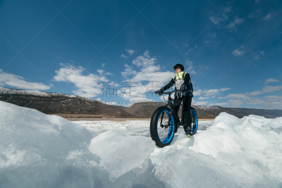 胖胎自行车,车轮,水平画幅,山,雪,巨大的,新奇玩意,户外,运动,冬天
