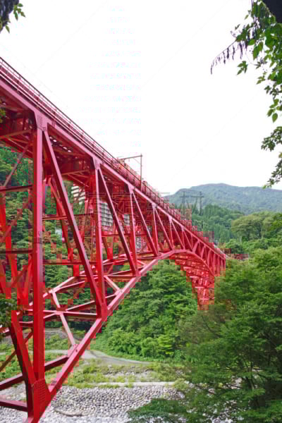 山,车站月台,垂直画幅,黑部峡谷,无人,铁轨轨道,夏天,风景,立黑山部阿尔卑斯山脉路线,自然