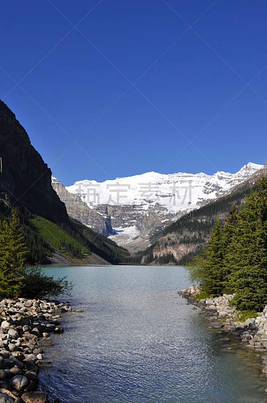 露易斯湖,夏天,垂直画幅,地形,岩石,雪,无人,蓝色,户外,大不列颠哥伦比亚