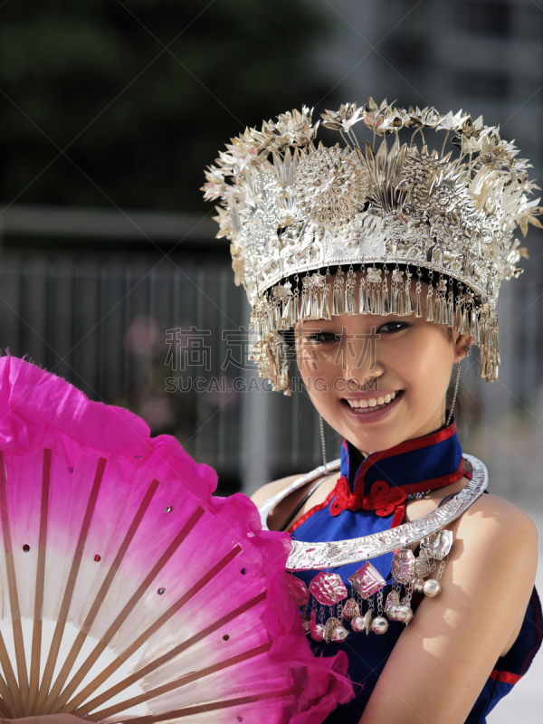 苗族,传统服装,两个人,女孩,传统,四个人,折扇,贵州省,中国南部,可折叠的