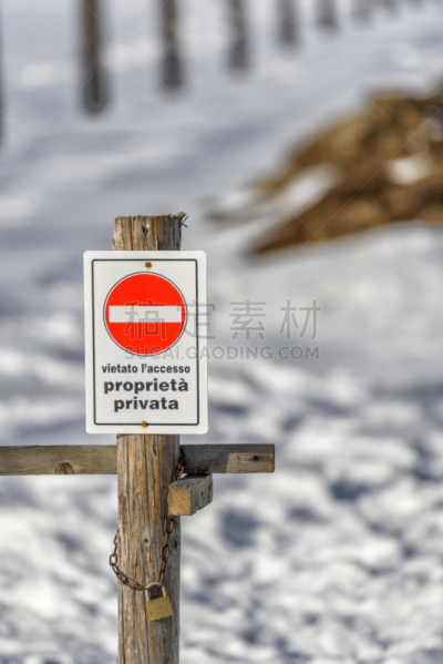 私人财产标志,挂锁,链,停止标志,禁止进入记号,垂直画幅,天空,雪,消息,符号