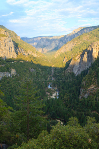 优胜美地山谷,全景,新娘面纱瀑布（优胜美地）,大教堂岩石,船长岩,半圆顶,梅丽波莎县,岩层,垂直画幅,水