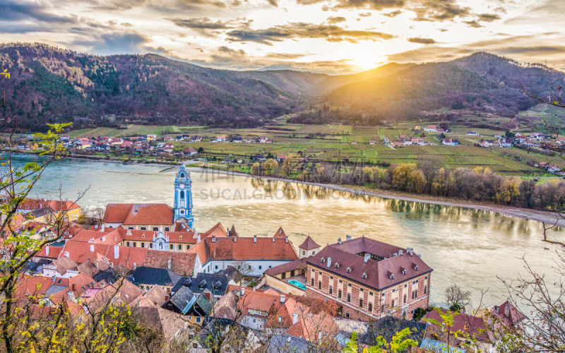 Town of DÃ¼rnstein in Wachau Valley at sunset, Lower Austria, Austria