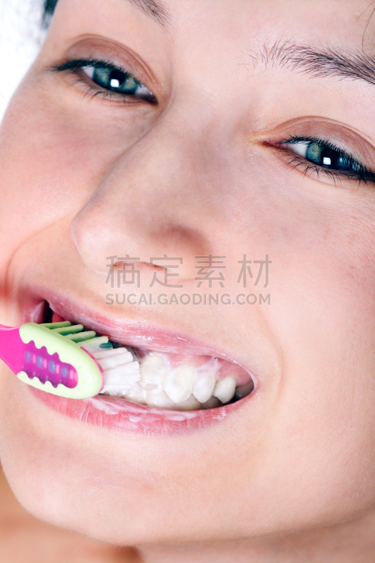 牙医,垂直画幅,美,浴室,美人,人的嘴,早晨,化妆用品,白人,特写