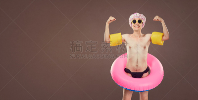 男人,瘦弱,乐趣,平衡折角灯,泳装,充气品,快乐,水,舌头,健身球