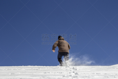雪,慢跑,定格动画,天空,寒冷,水平画幅,蓝色,户外,决心,男性