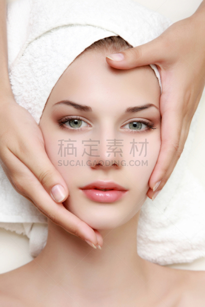 面部按摩,女人,羊毛帽,头部按摩,垂直画幅,美,休闲活动,注视镜头,美人,spa美容