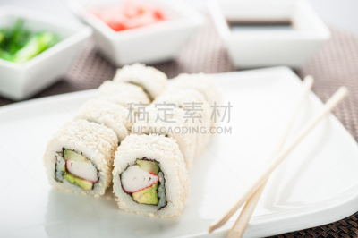 寿司卷,盘子,寿司,加利福尼亚,水平画幅,无人,蟹棒,生姜,大豆,开胃酱
