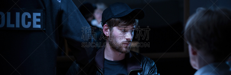 住宅房间,男人,职权,水平画幅,科学实验,仅男人,仅成年人,信心,危险,证人