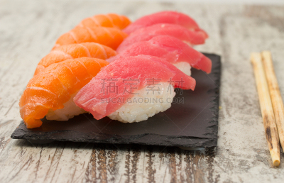 生鱼片寿司,三文鱼,吞拿鱼腩,鱼子酱寿司,寿司,清新,寿司卷,日本食品,食品