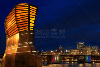 城市天际线,滨海艺术中心,摄像机拍摄角度,波特兰,水平画幅,建筑,夜晚,无人,蓝色,莫里森