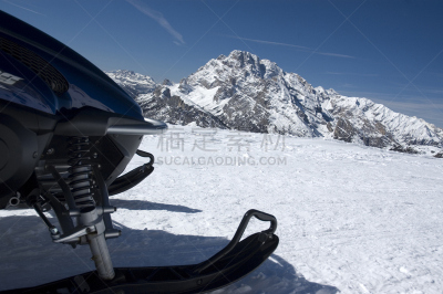 雪上汽车运动,天空,宁静,水平画幅,雪,无人,滑雪坡,户外,高大的,在上面