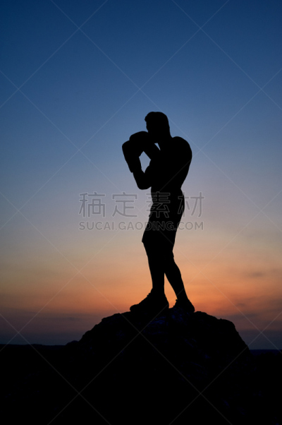 户外,拳击,健美身材,男性,暗色,力量测试,格斗运动事件,踢腿拳击,大自然保护协会,垂直画幅