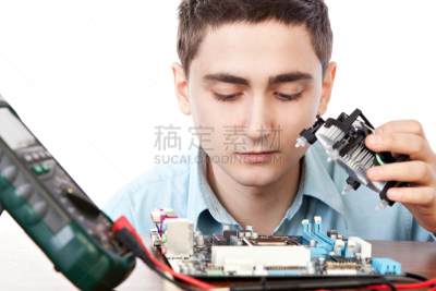 青年人,it技术支持,ibm公司,硬盘驱动器,水平画幅,科学实验,中央处理器,白人,实验室,特写