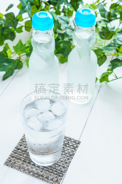 弹珠汽水,垂直画幅,饮食,寒冷,门廊,无人,阳台,日本,果汁,夏天