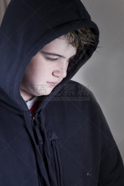 青少年,连帽运动外套,衣服,流氓,垂直画幅,低视角,青春期,茄克,怪异,特写