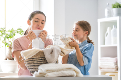 家庭,洗衣服,家庭生活,可爱的,女儿,独生子女家庭,篮子,清新,父母,母亲