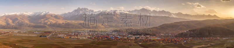 甘孜藏族自治州,著名景点,乡村,山,名声,神父,里山,雪,石头,冬天