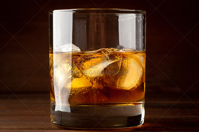 暗色,威士忌,冰,玻璃杯,乡村风格,背景聚焦,木制,立方体,饮料,含酒精饮料