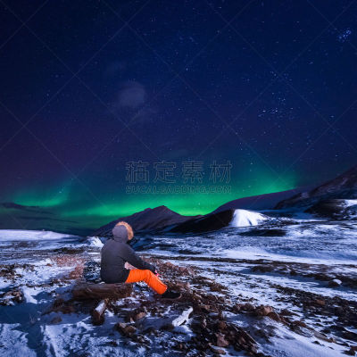 天空,星星,朗伊尔城,北极光,山,斯瓦尔巴德群岛,挪威,北极,城市,夜晚