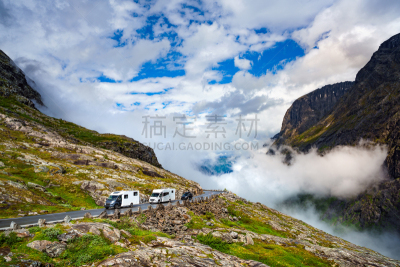 汽车,从虚拟现实的角度拍摄,旅游目的地,旅行拖车,公路,水,天空,大众汽车,水平画幅,无人