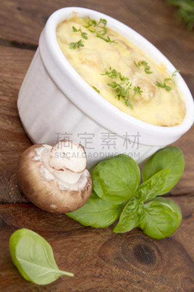 蔬菜炖肉,克拉芙蒂,砂锅,豆瓣菜,炖锅,奶酥盘,垂直画幅,无人,食物的样式,法式食品