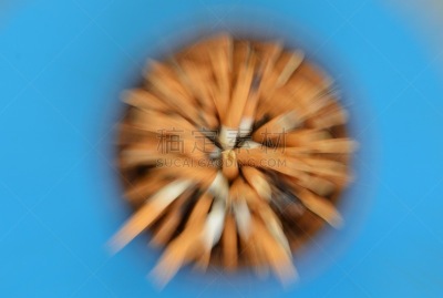 运动模糊,技能,卷烟过滤嘴,灰,迅速变焦效果,烟灰缸,吸烟问题,阴影对焦,水平画幅,香烟