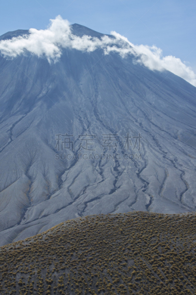仑盖火山,云,与众不同,垂直画幅,圆锥,山,无人,非洲,坦桑尼亚,户外