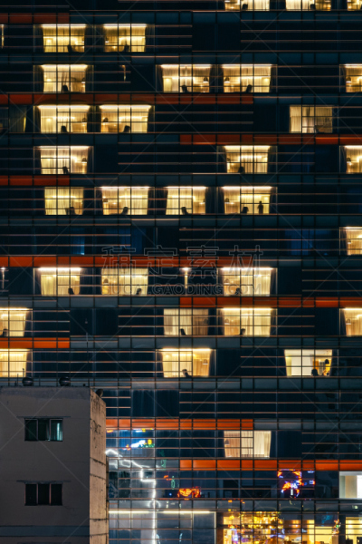 窗户,建筑外部,照明设备,垂直画幅,办公室,外立面,建筑,夜晚,无人,城市生活