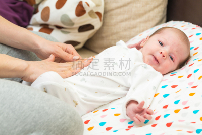 新生儿,白色,后背,衣服,美,新的,水平画幅,美人,腹腔,白人
