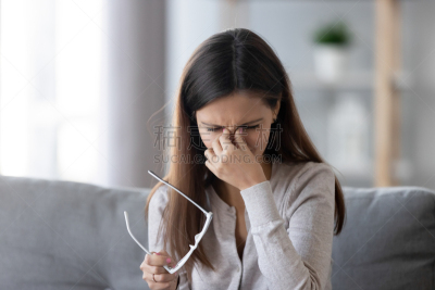 人的眼睛,眼镜,女性,人的鼻子,桥,健康保健,计算机,眩晕的,玻璃杯,一个人